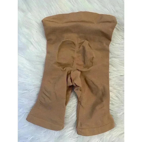 SEAMLESS SCULPT MID THIGH SHORT - S/M - NWOT - Picture 4 of 6